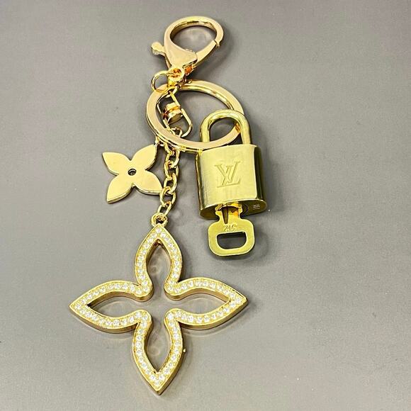 Louis Vuitton Lock and Key Set #312 with a Fashion Clover Keychain - Picture 1 of 4